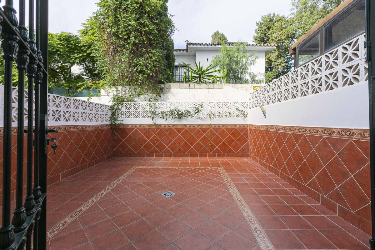 6 Bed Townhouse for sale in Marbella Costa Del Sol, Málaga, Spain