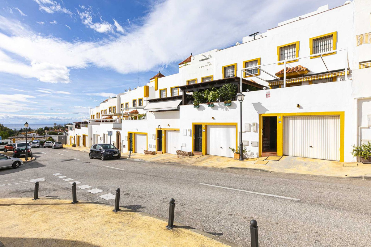 6 Bed Townhouse for sale in Marbella Costa Del Sol, Málaga, Spain