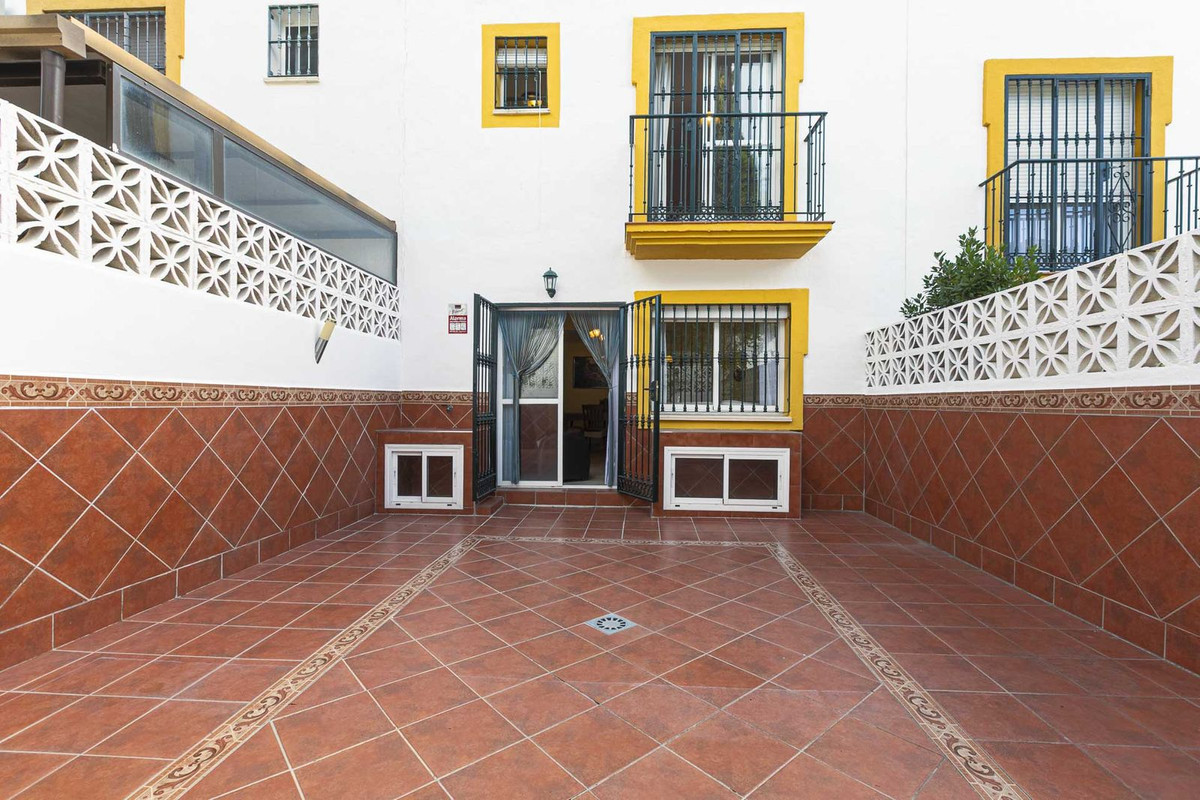 6 Bed Townhouse for sale in Marbella Costa Del Sol, Málaga, Spain