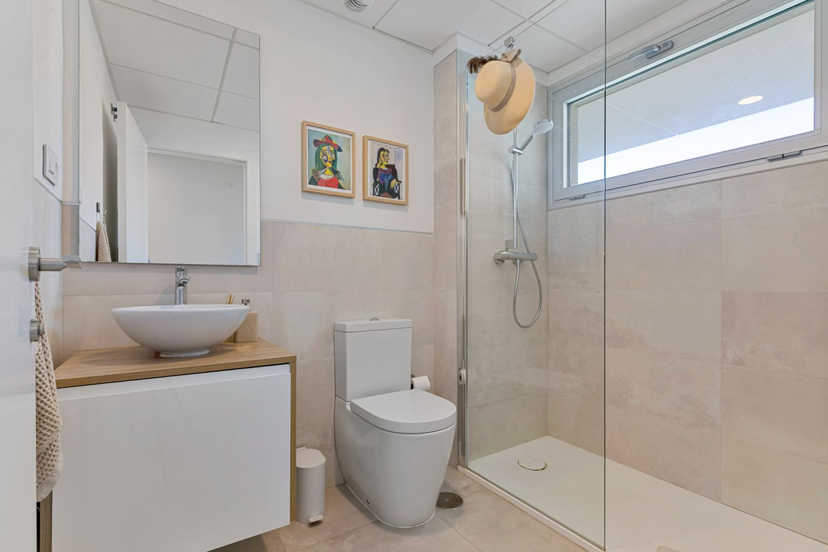 2 Bed Apartment for sale in Fuengirola Costa Del Sol, Málaga, Spain