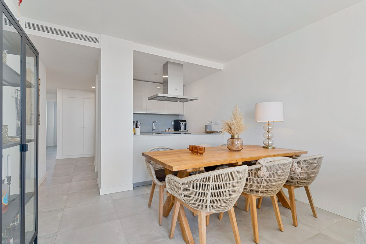 2 Bed Apartment for sale in Fuengirola Costa Del Sol, Málaga, Spain
