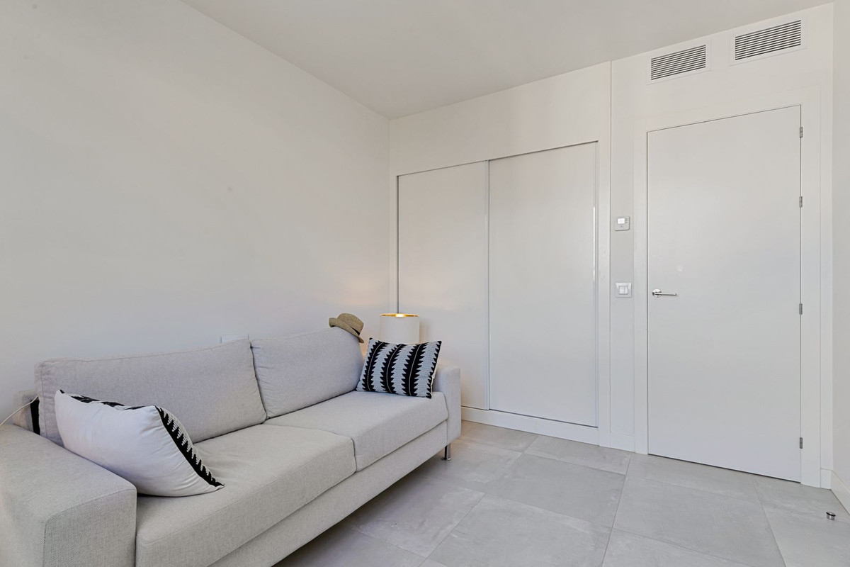 2 Bed Apartment for sale in Fuengirola Costa Del Sol, Málaga, Spain