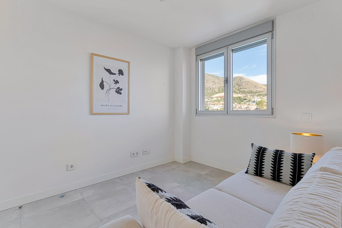 2 Bed Apartment for sale in Fuengirola Costa Del Sol, Málaga, Spain