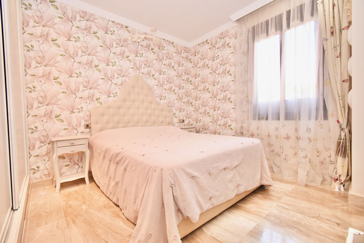 4 Bed Apartment for sale in Fuengirola Costa Del Sol, Málaga, Spain