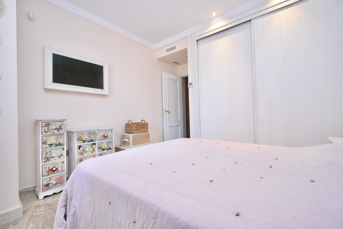 4 Bed Apartment for sale in Fuengirola Costa Del Sol, Málaga, Spain
