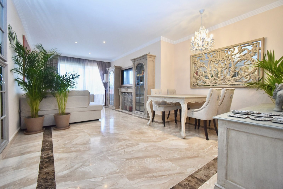 4 Bed Apartment for sale in Fuengirola Costa Del Sol, Málaga, Spain