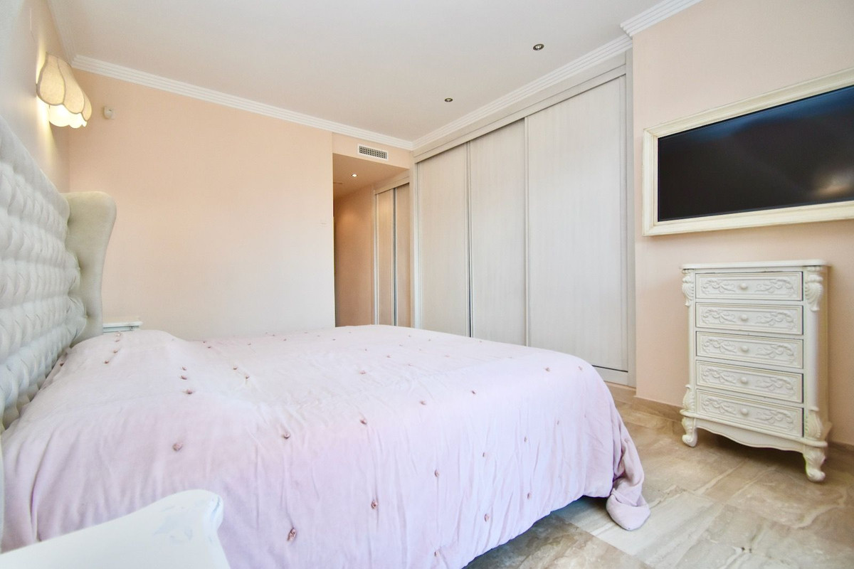 4 Bed Apartment for sale in Fuengirola Costa Del Sol, Málaga, Spain
