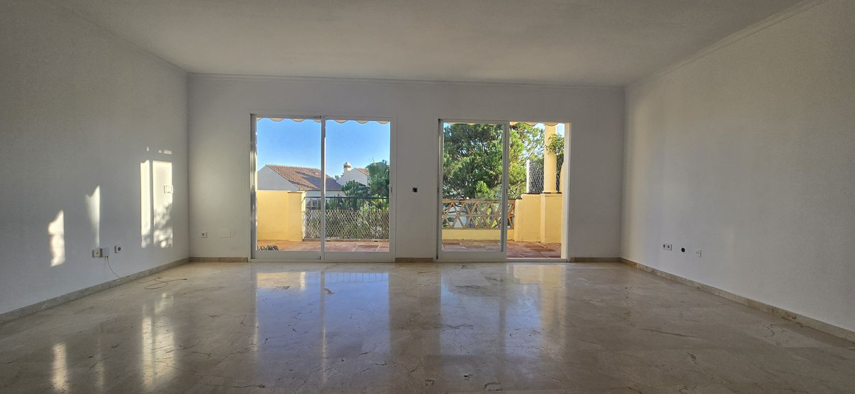 3 Bed Apartment for sale in Nueva Andalucía Costa Del Sol, Málaga, Spain