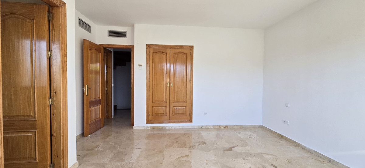 3 Bed Apartment for sale in Nueva Andalucía Costa Del Sol, Málaga, Spain