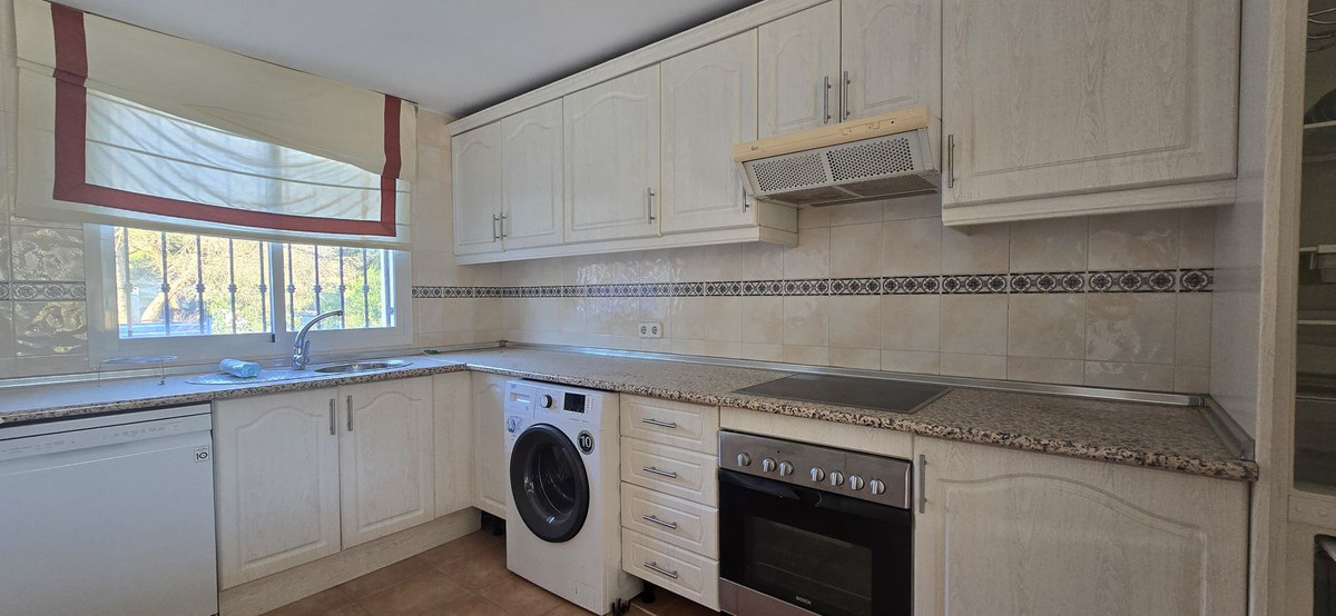 3 Bed Apartment for sale in Nueva Andalucía Costa Del Sol, Málaga, Spain
