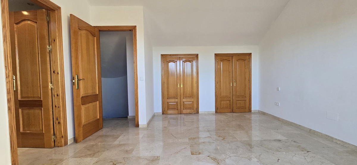 3 Bed Apartment for sale in Nueva Andalucía Costa Del Sol, Málaga, Spain