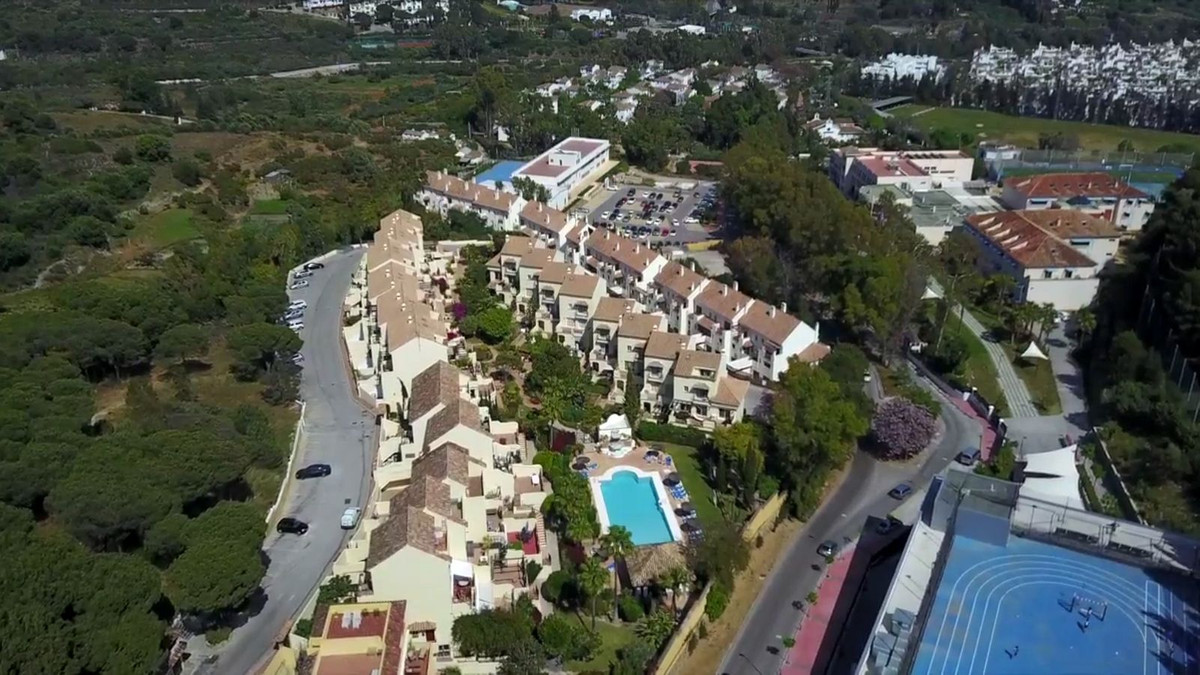 3 Bed Apartment for sale in Nueva Andalucía Costa Del Sol, Málaga, Spain