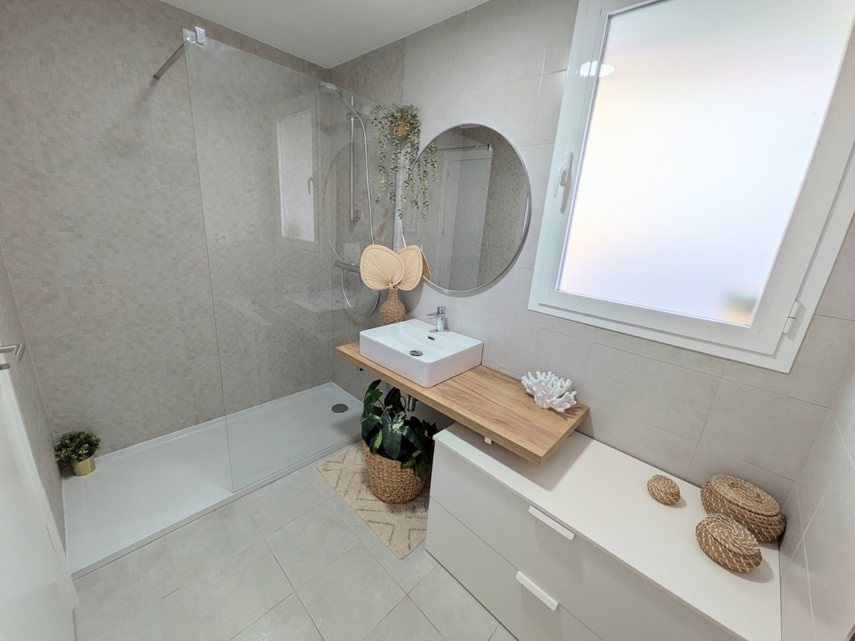 3 Bed Apartment for sale in Estepona Costa Del Sol, Málaga, Spain