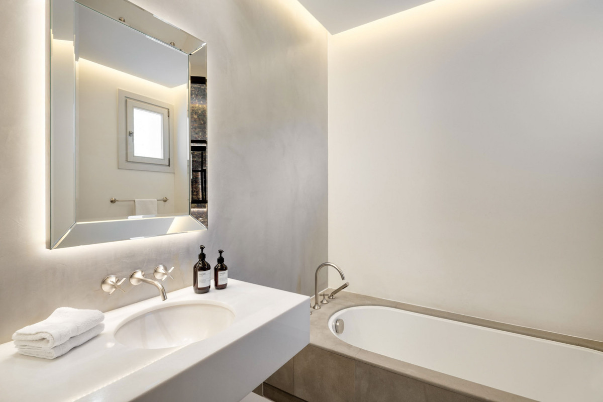 Se vende Villa - Chalet de 7 dormitorios en Costa Del Sol, Málaga, España