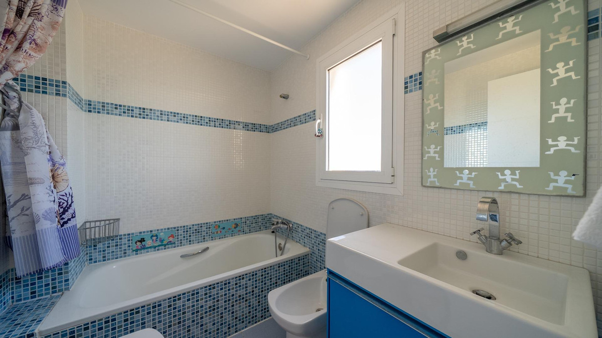 4 Bed Apartment for sale in Calpe Costa Blanca, Alicante, Spain