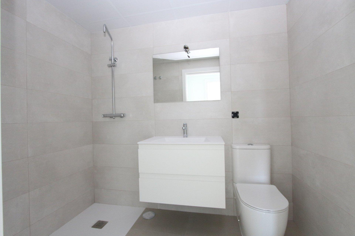 Se vende Apartamento Planta Media de 2 dormitorios en Costa Blanca, Alicante, España