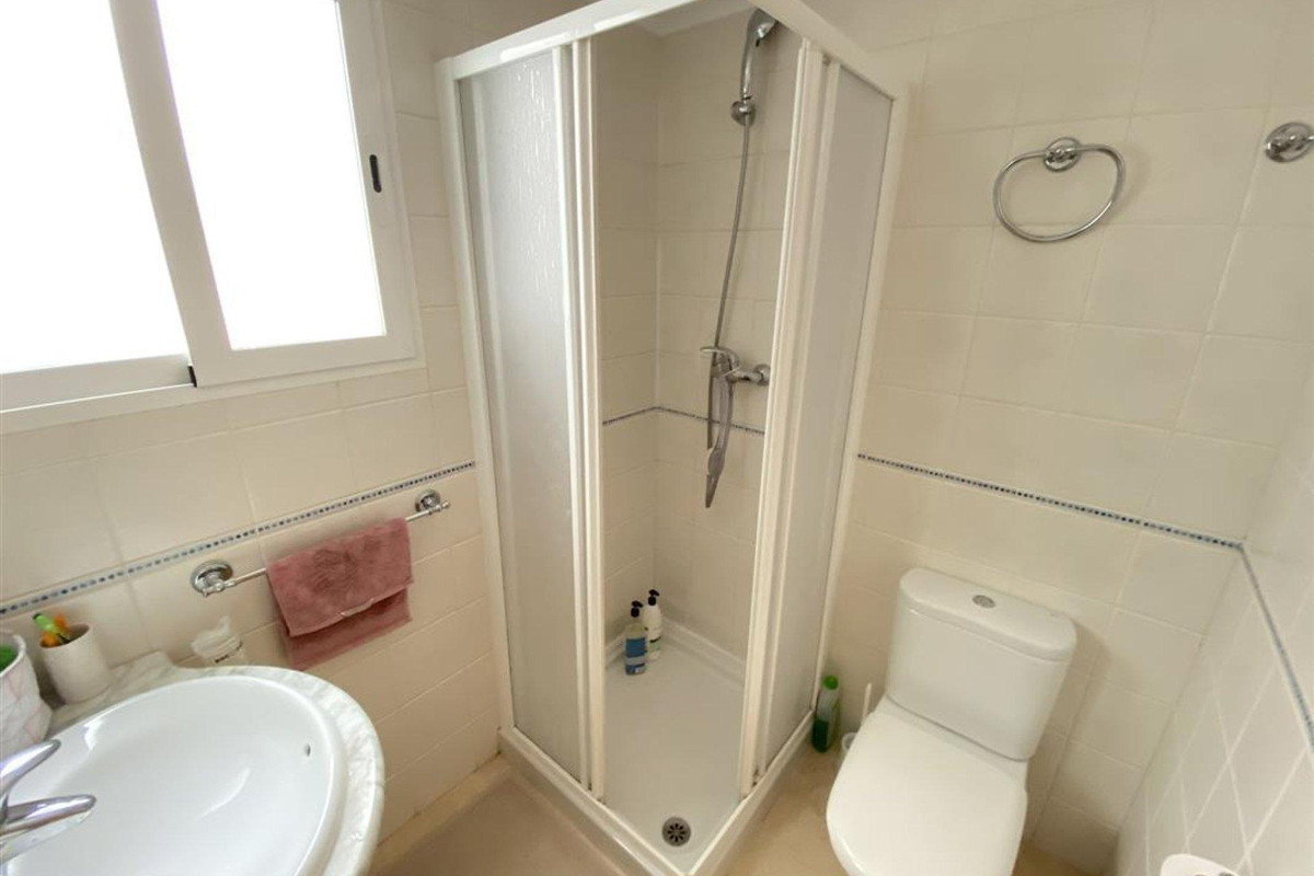 Se vende Apartamento Planta Media de 4 dormitorios en Costa Blanca, Alicante, España