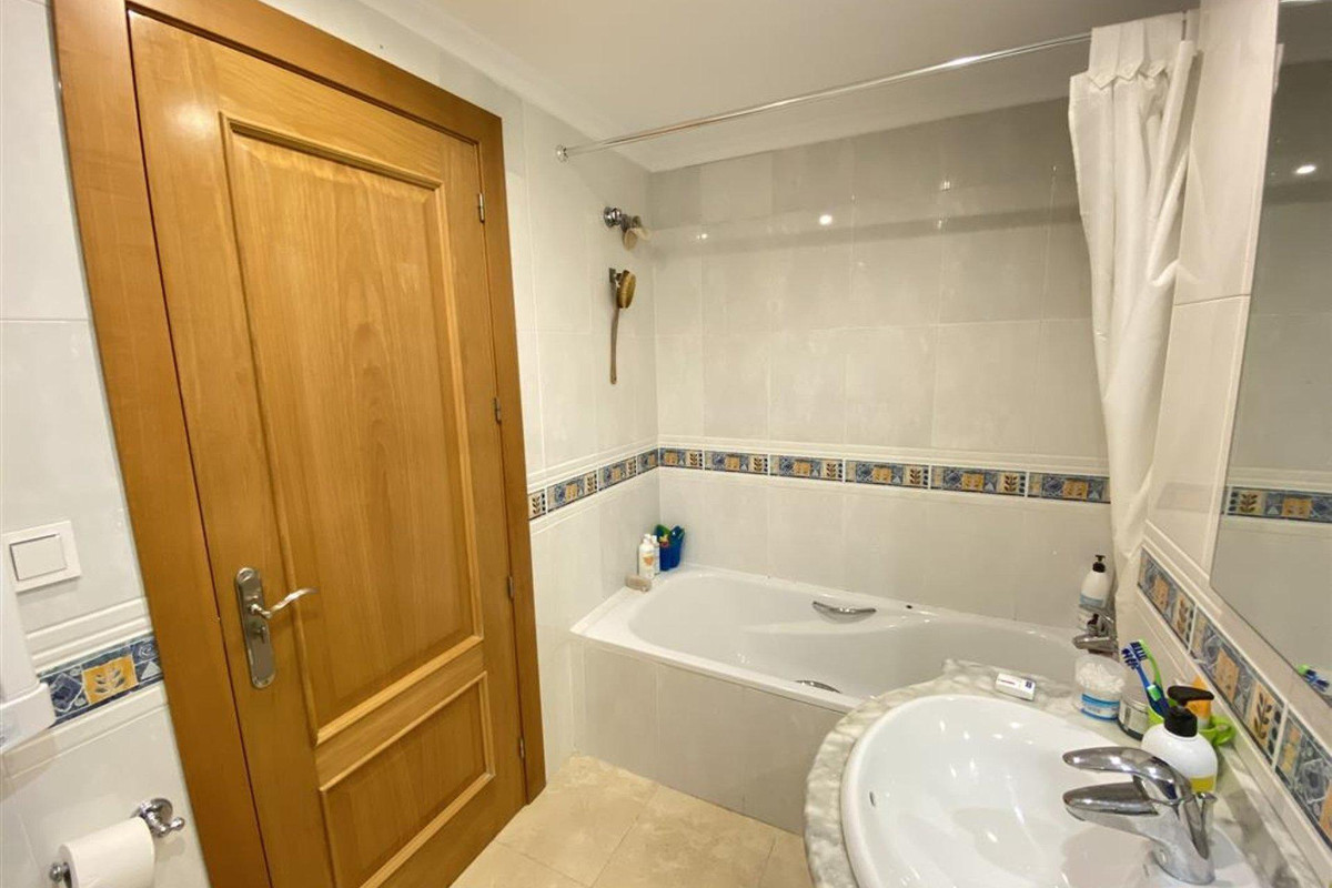 Se vende Apartamento Planta Media de 4 dormitorios en Costa Blanca, Alicante, España