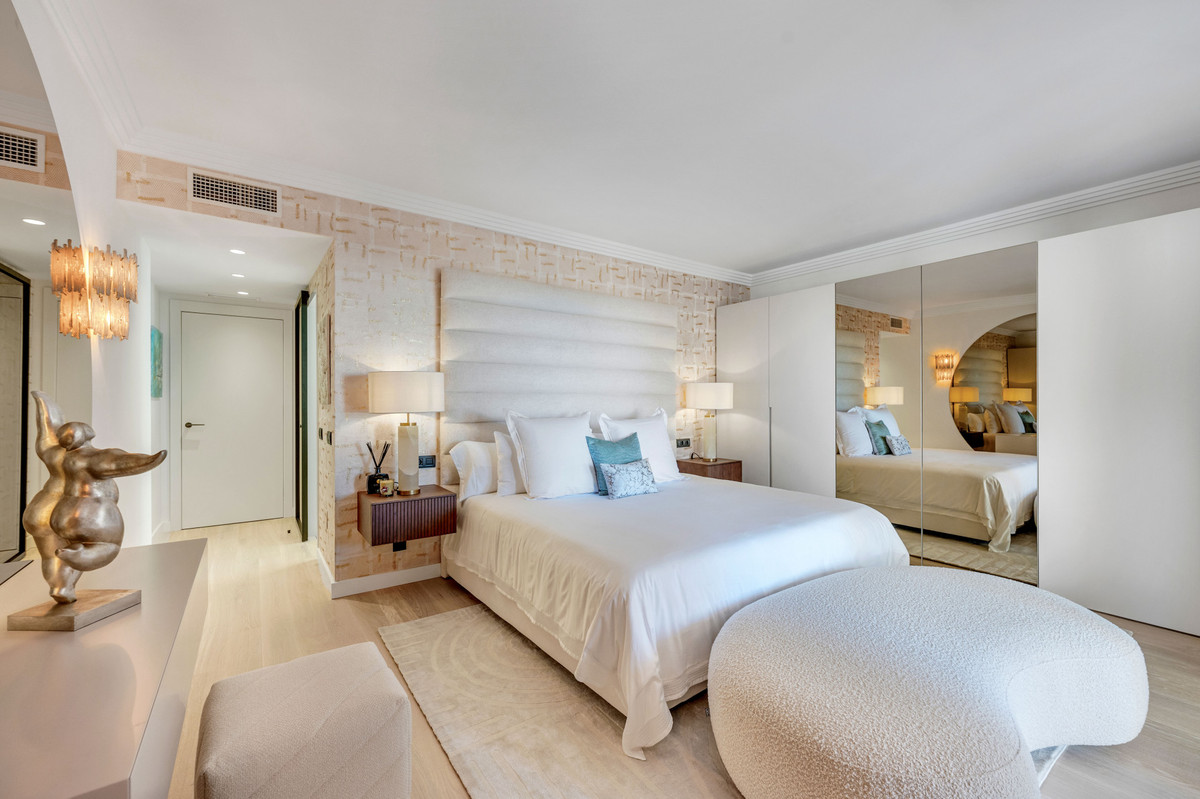 4 Bed Apartment for sale in Nueva Andalucía Costa Del Sol, Málaga, Spain