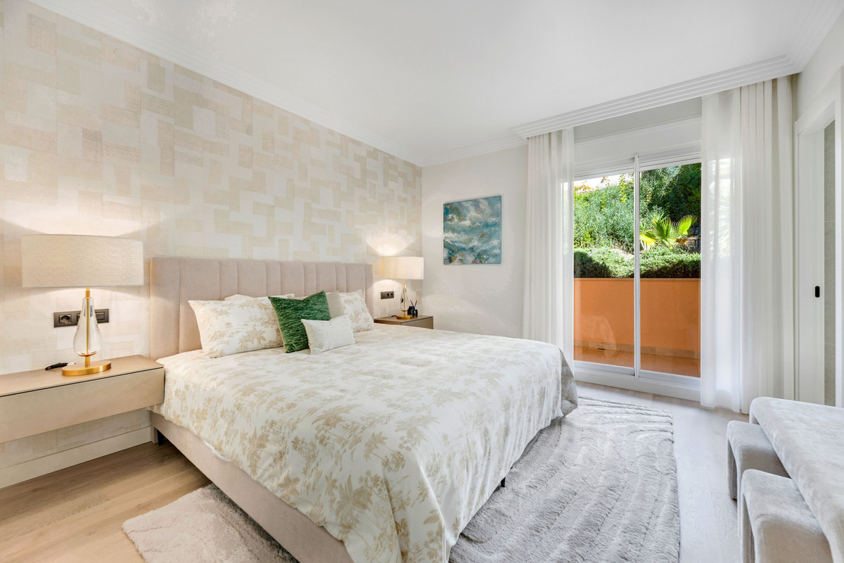 4 Bed Apartment for sale in Nueva Andalucía Costa Del Sol, Málaga, Spain