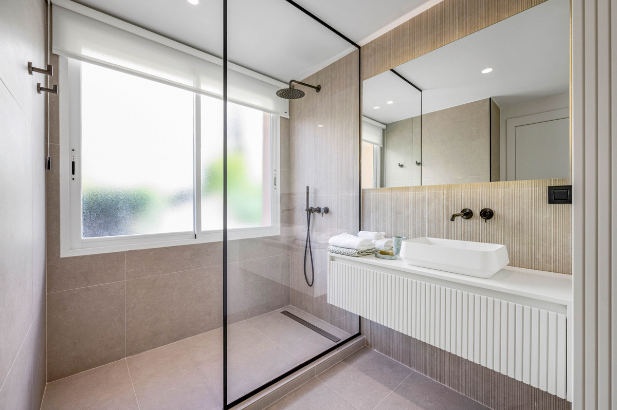 4 Bed Apartment for sale in Nueva Andalucía Costa Del Sol, Málaga, Spain