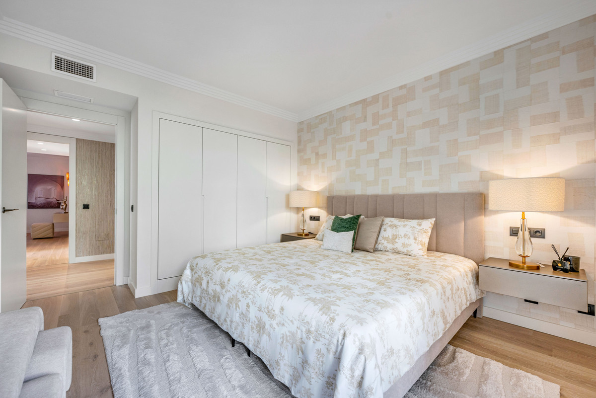 4 Bed Apartment for sale in Nueva Andalucía Costa Del Sol, Málaga, Spain