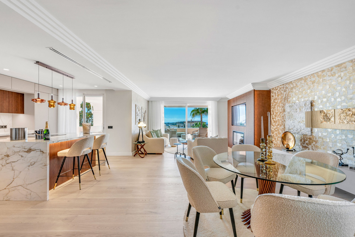4 Bed Apartment for sale in Nueva Andalucía Costa Del Sol, Málaga, Spain