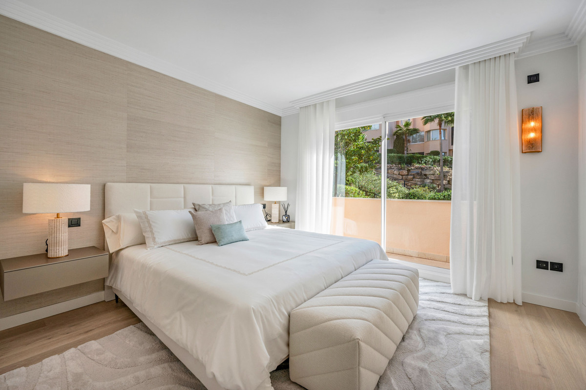4 Bed Apartment for sale in Nueva Andalucía Costa Del Sol, Málaga, Spain