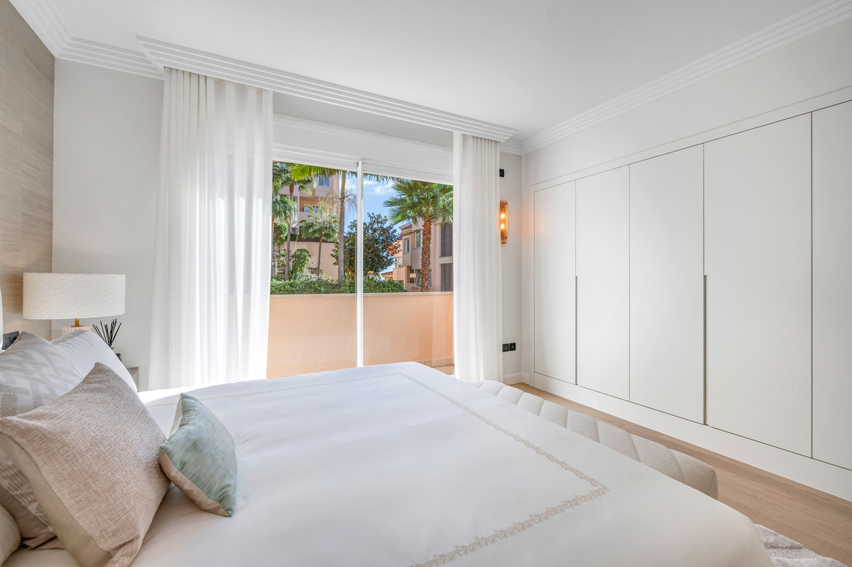 4 Bed Apartment for sale in Nueva Andalucía Costa Del Sol, Málaga, Spain