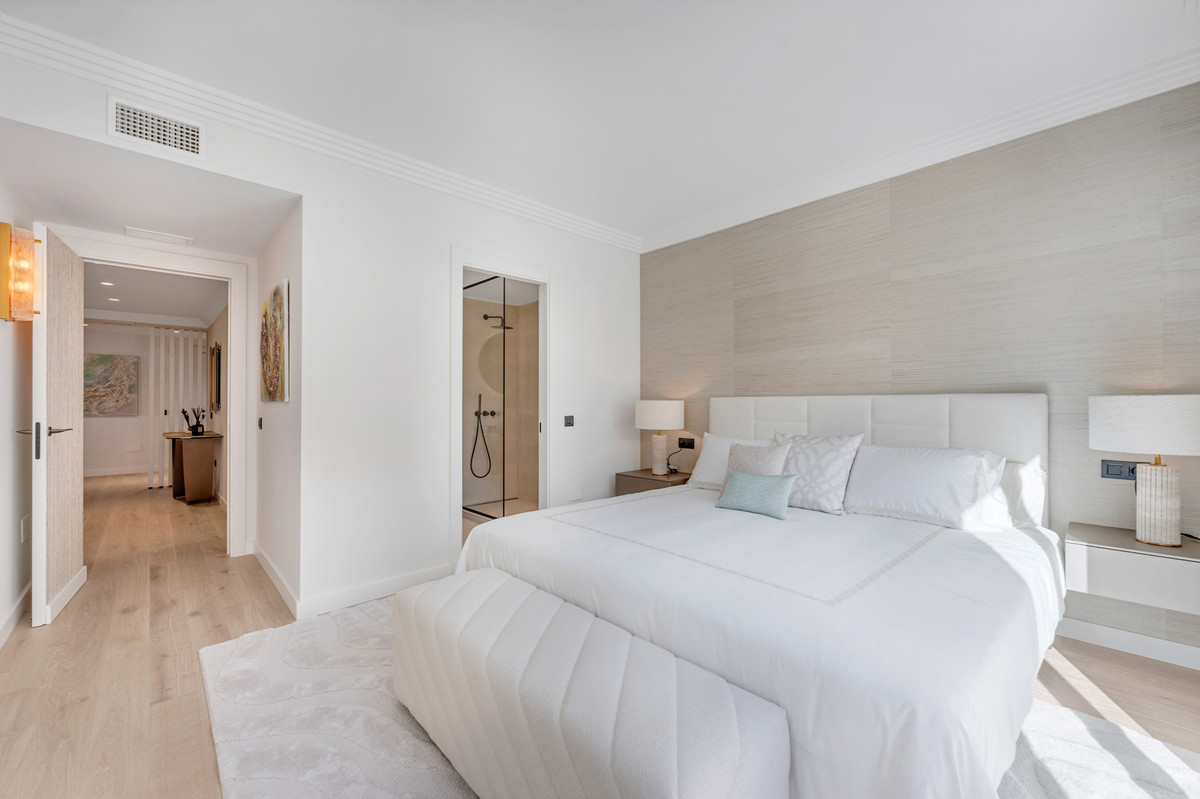 4 Bed Apartment for sale in Nueva Andalucía Costa Del Sol, Málaga, Spain