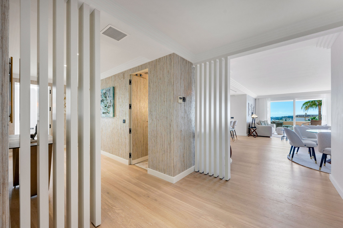 4 Bed Apartment for sale in Nueva Andalucía Costa Del Sol, Málaga, Spain