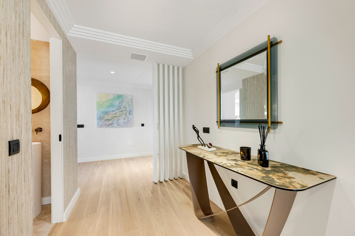4 Bed Apartment for sale in Nueva Andalucía Costa Del Sol, Málaga, Spain