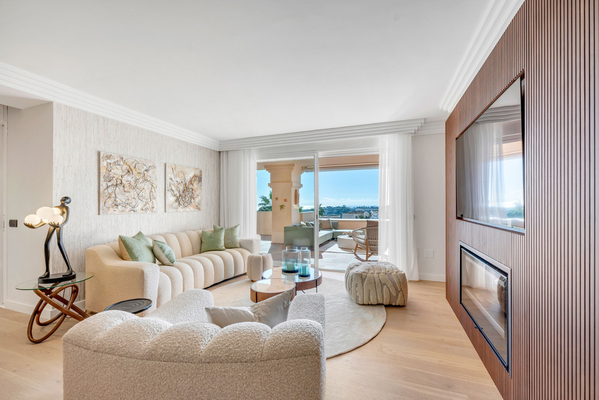 4 Bed Apartment for sale in Nueva Andalucía Costa Del Sol, Málaga, Spain