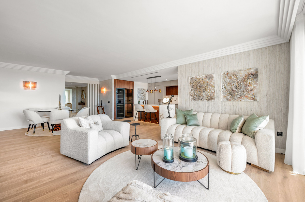 4 Bed Apartment for sale in Nueva Andalucía Costa Del Sol, Málaga, Spain