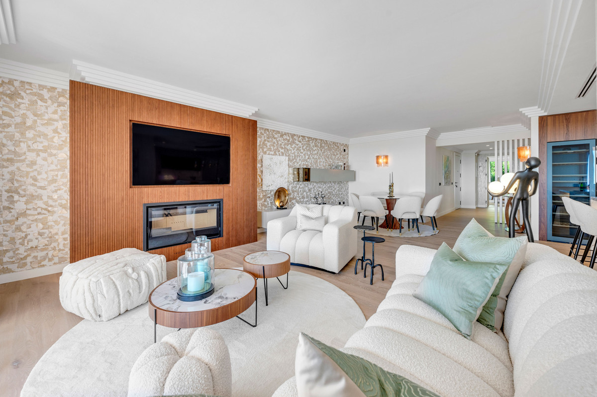 4 Bed Apartment for sale in Nueva Andalucía Costa Del Sol, Málaga, Spain