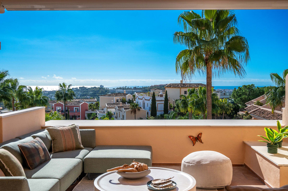 4 Bed Apartment for sale in Nueva Andalucía Costa Del Sol, Málaga, Spain