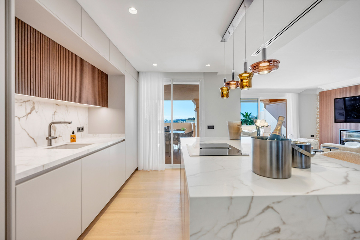 4 Bed Apartment for sale in Nueva Andalucía Costa Del Sol, Málaga, Spain