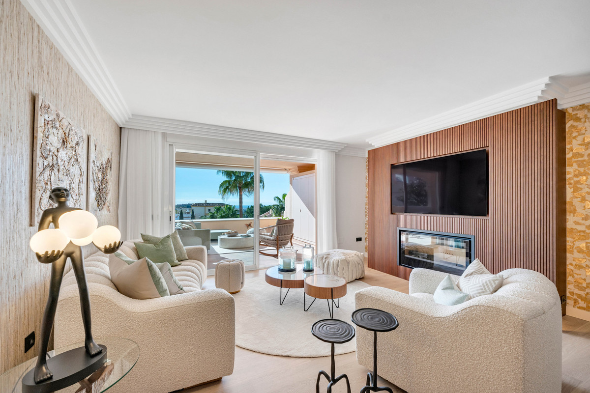4 Bed Apartment for sale in Nueva Andalucía Costa Del Sol, Málaga, Spain