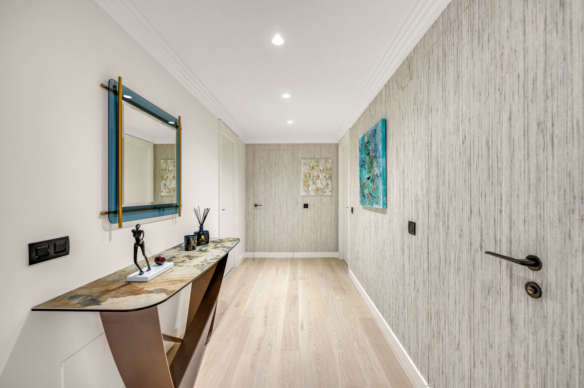 4 Bed Apartment for sale in Nueva Andalucía Costa Del Sol, Málaga, Spain