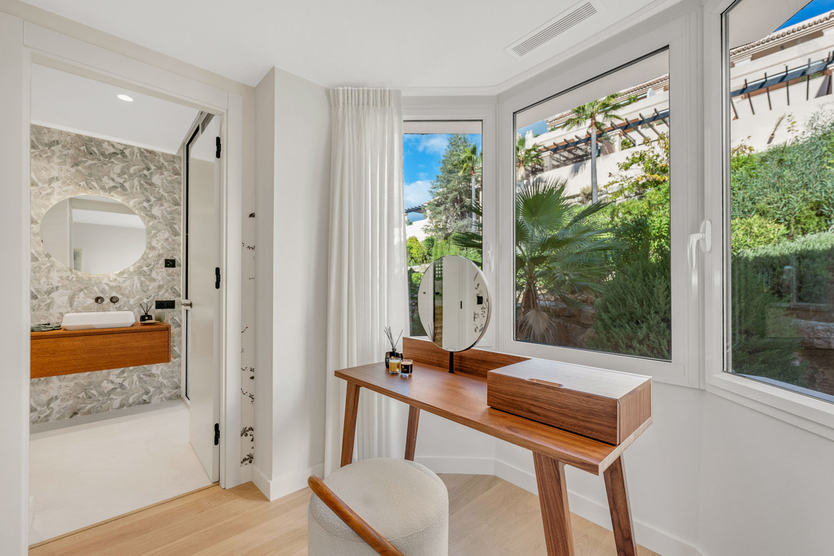 4 Bed Apartment for sale in Nueva Andalucía Costa Del Sol, Málaga, Spain