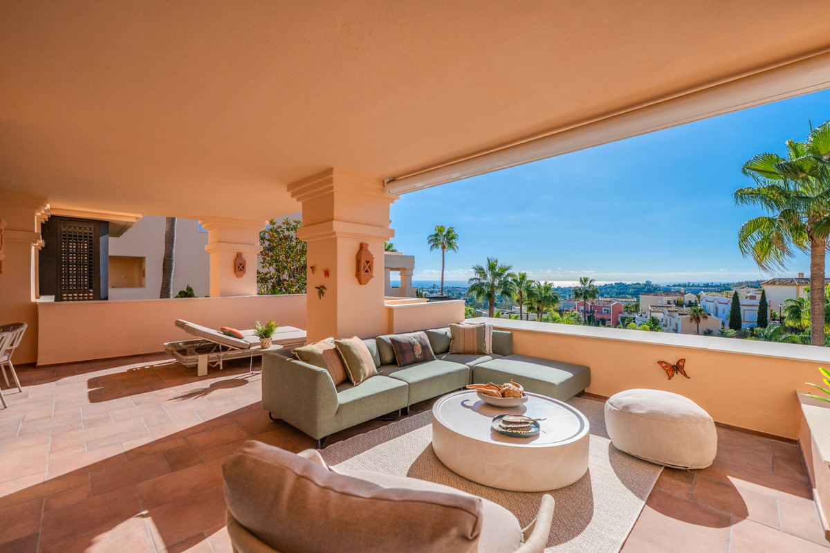 4 Bed Apartment for sale in Nueva Andalucía Costa Del Sol, Málaga, Spain