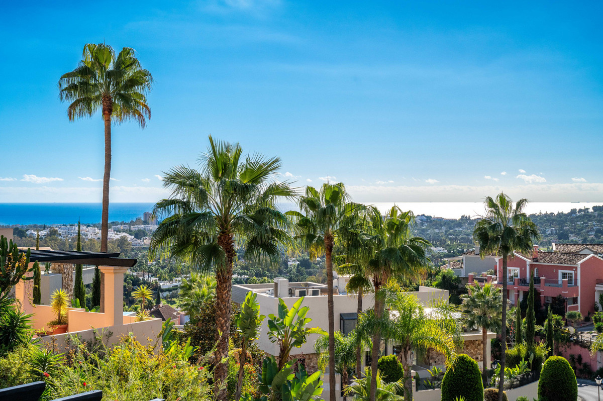 4 Bed Apartment for sale in Nueva Andalucía Costa Del Sol, Málaga, Spain