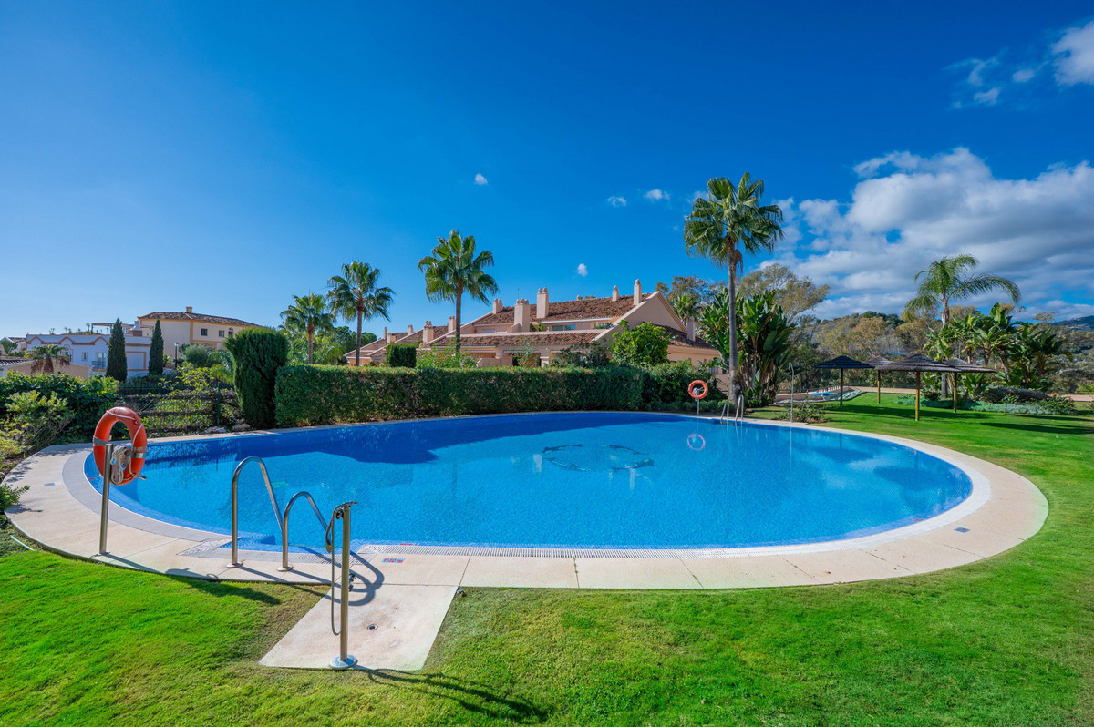 4 Bed Apartment for sale in Nueva Andalucía Costa Del Sol, Málaga, Spain