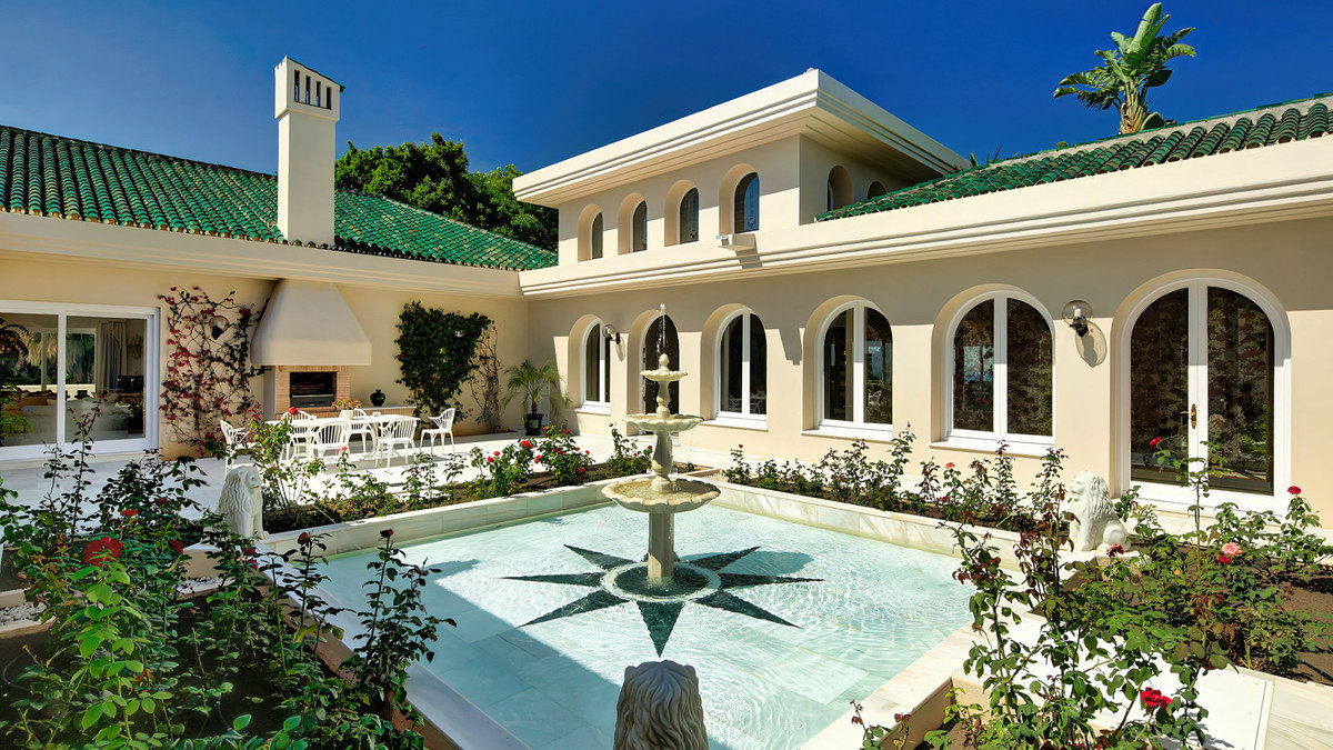 Se vende Villa - Chalet de 6 dormitorios en Costa Del Sol, Málaga, España