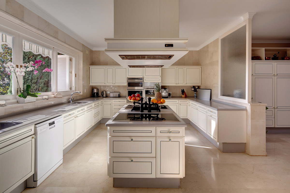 Se vende Villa - Chalet de 6 dormitorios en Costa Del Sol, Málaga, España