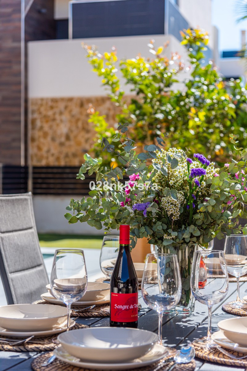 Se vende Villa - Chalet de 4 dormitorios en Costa Blanca, Alicante, España