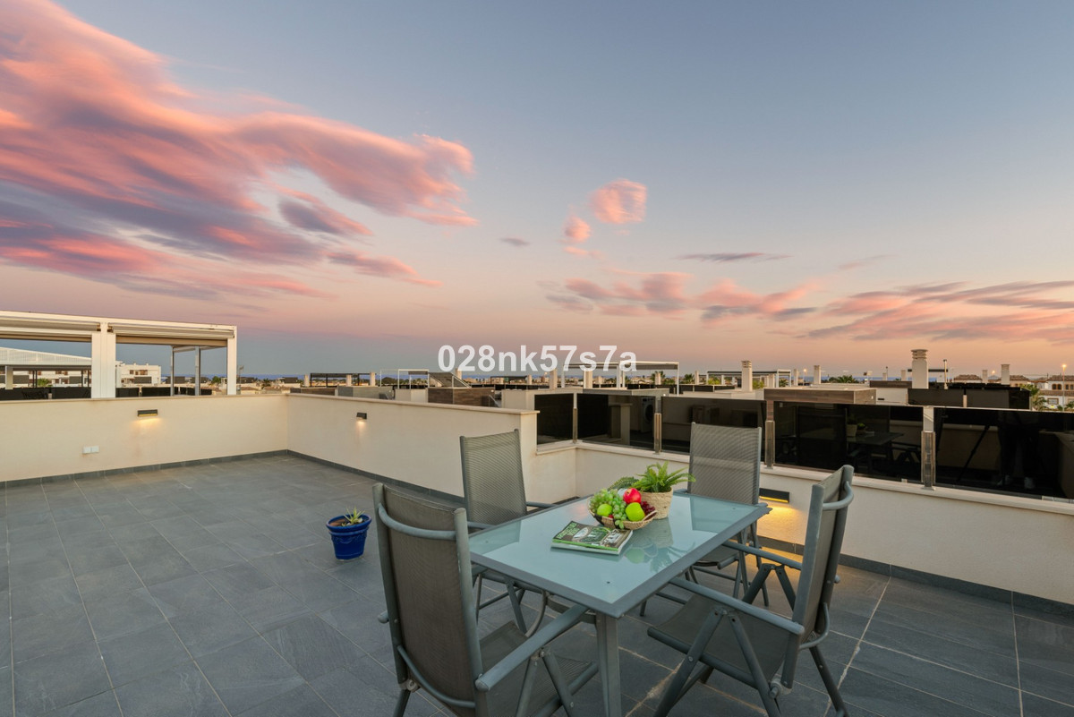 Se vende Villa - Chalet de 4 dormitorios en Costa Blanca, Alicante, España