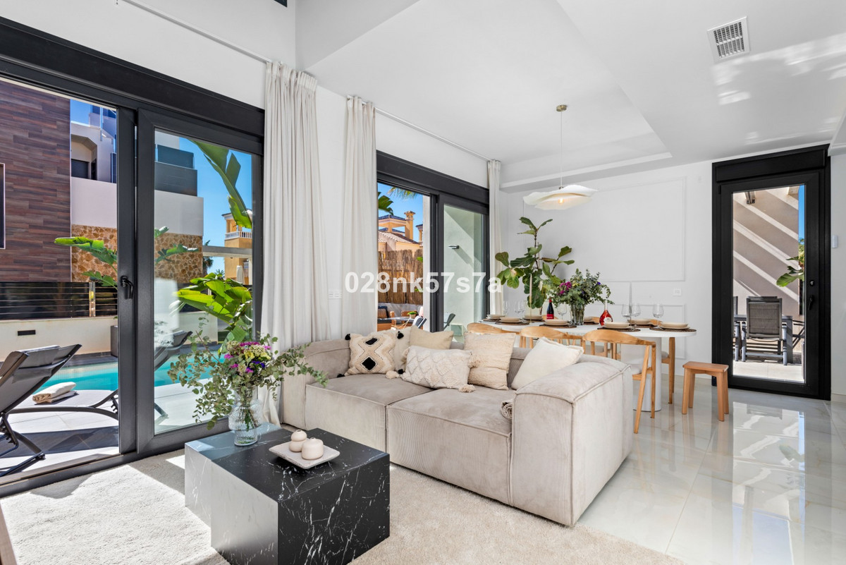 Se vende Villa - Chalet de 4 dormitorios en Costa Blanca, Alicante, España