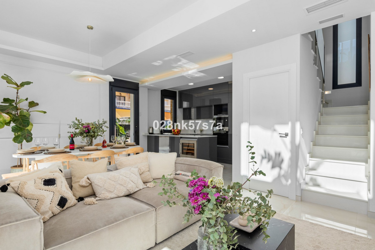 Se vende Villa - Chalet de 4 dormitorios en Costa Blanca, Alicante, España