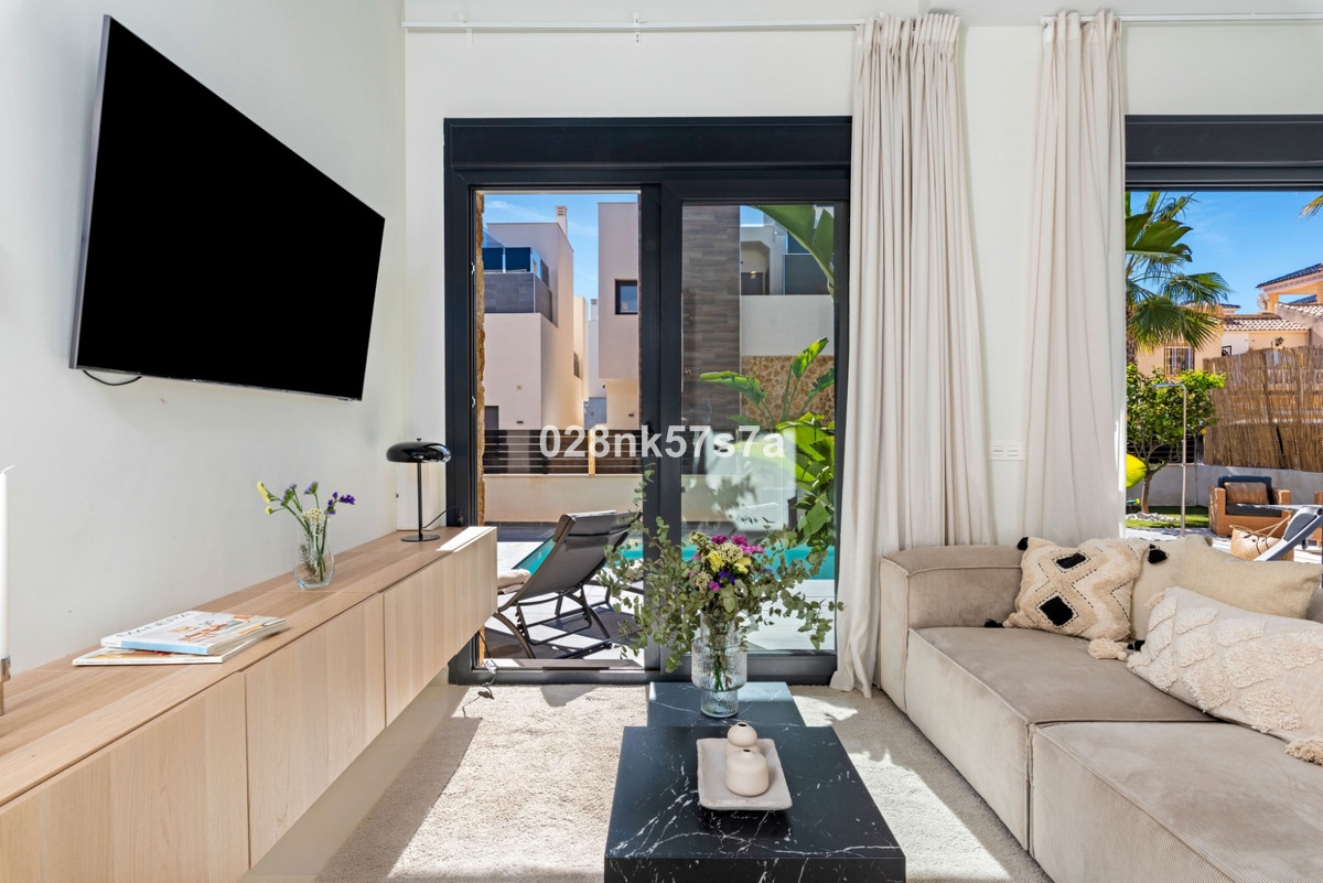 Se vende Villa - Chalet de 4 dormitorios en Costa Blanca, Alicante, España